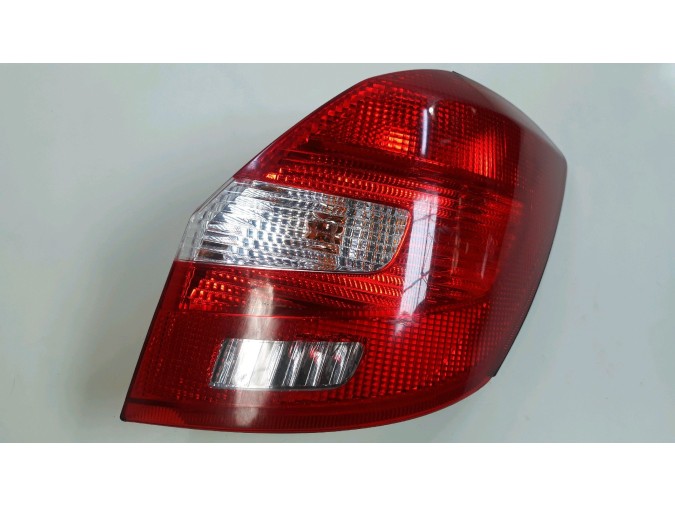 PILOTO TRASERO DERECHO SKODA FABIA 2014
