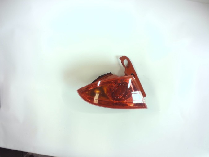 PILOTO TRASERO IZQUIERDO SEAT LEON ROJO 2012