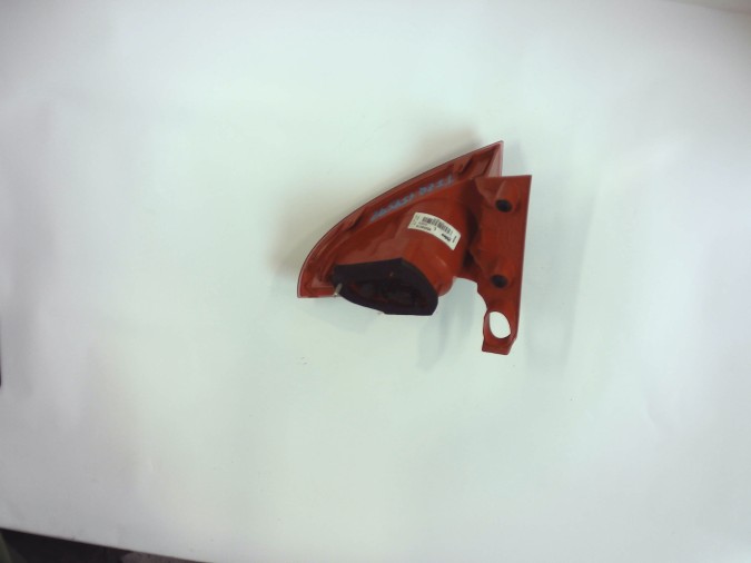 PILOTO TRASERO IZQUIERDO SEAT LEON ROJO 2012