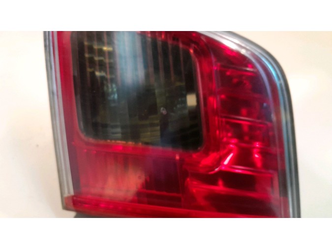PILOTO TRASERO DERECHO TOYOTA AVENSIS ROJO / FUME 2010