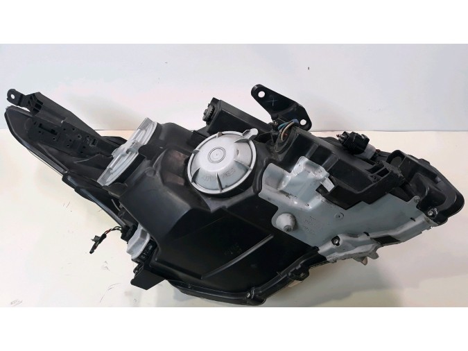 FARO DELANTERO IZQUIERDO TOYOTA AVENSIS 2010