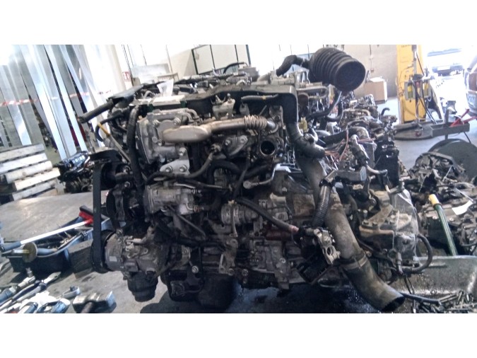 MOTOR CON ACCESORIOS SIN CAJA DE CAMBIOS TOYOTA AVENSIS