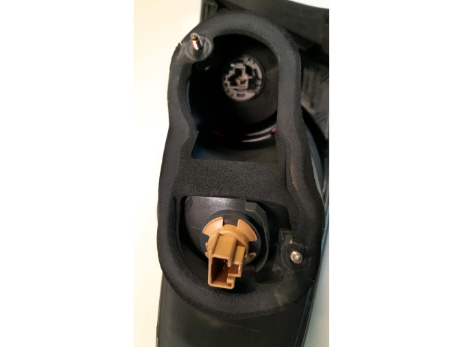 PILOTO TRASERO IZQUIERDO MAZDA 6 2005