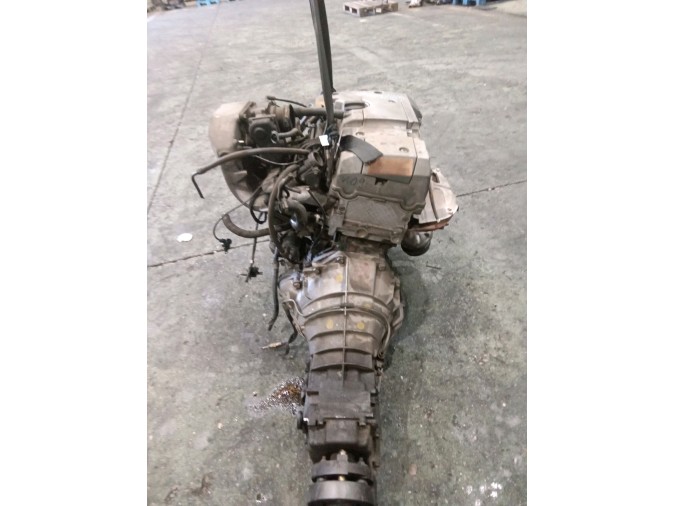 MOTOR CON ACCESORIOS SIN CAJA DE CAMBIOS MERCEDES C 220 1993