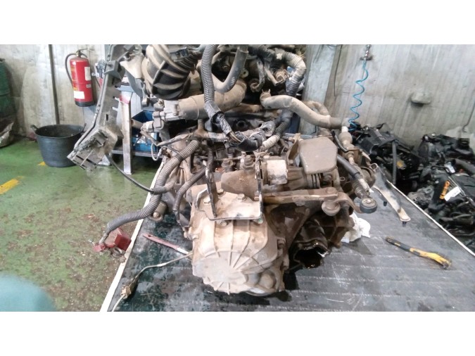 MOTOR CON ACCESORIOS Y CAJA DE CAMBIOS TOYOTA AVENSIS 2004