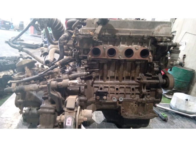 MOTOR CON ACCESORIOS Y CAJA DE CAMBIOS TOYOTA AVENSIS 2004