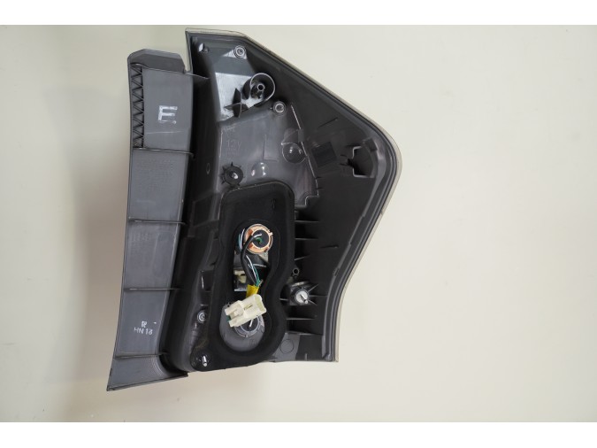 PILOTO TRASERO IZQUIERDO TOYOTA PRIUS 2019