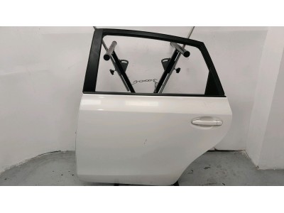 PUERTA TRASERA IZQUIERDA TOYOTA PRIUS BLANCA 2019
