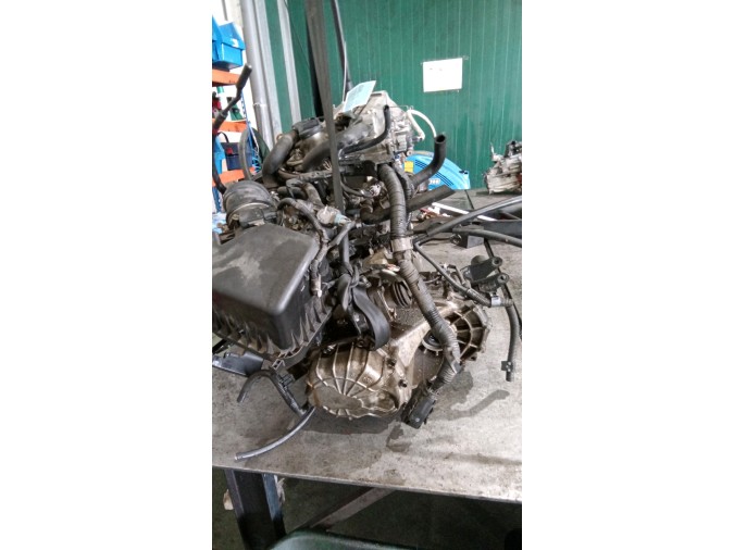MOTOR CON ACCESORIOS Y CAJA DE CAMBIOS TOYOTA AURIS 2008
