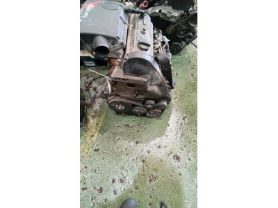 MOTOR CON ACCESORIOS SIN CAJA DE CAMBIOS VOLKSWAGEN POLO 1996