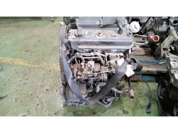 MOTOR CON ACCESORIOS SIN CAJA DE CAMBIOS VOLKSWAGEN POLO 1996
