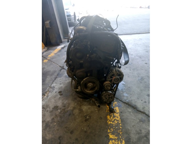 MOTOR CON ACCESORIOS Y CAJA DE CAMBIOS CITROEN C2