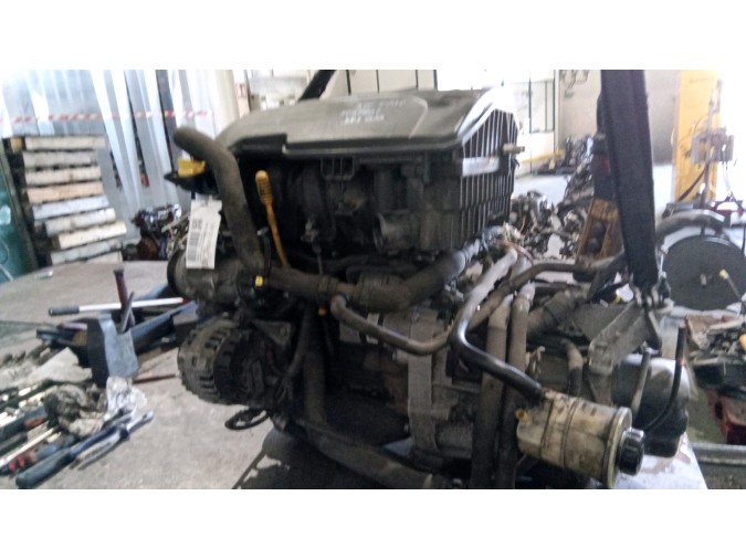 MOTOR CON ACCESORIOS Y CAJA DE CAMBIOS DACIA SANDERO