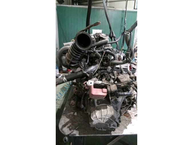 MOTOR CON ACCESORIOS Y CAJA DE CAMBIOS TOYOTA AVENSIS 2004