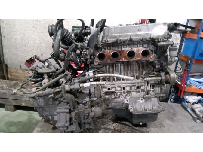 MOTOR CON ACCESORIOS Y CAJA DE CAMBIOS TOYOTA AVENSIS 2004