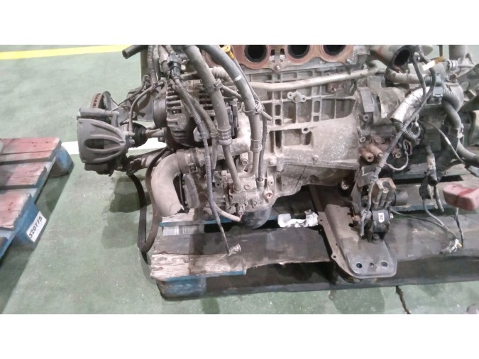 MOTOR CON ACCESORIOS Y CAJA DE CAMBIOS TOYOTA AVENSIS 2005
