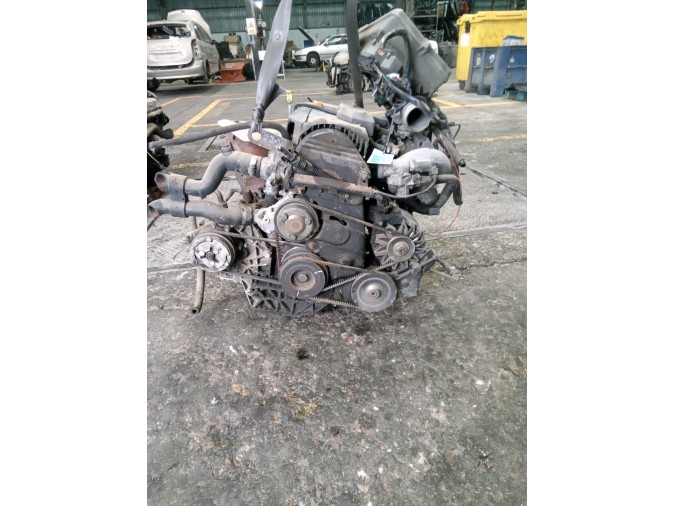 MOTOR CON ACCESORIOS SIN CAJA DE CAMBIOS RENAULT R21 1990