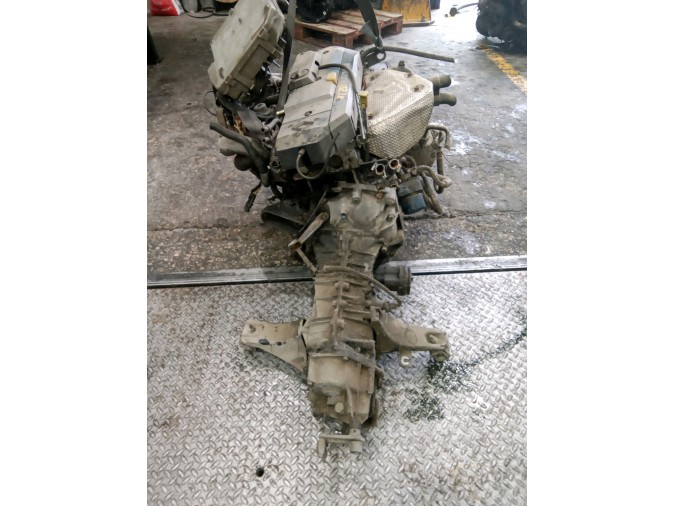 MOTOR CON ACCESORIOS SIN CAJA DE CAMBIOS RENAULT R21 1990