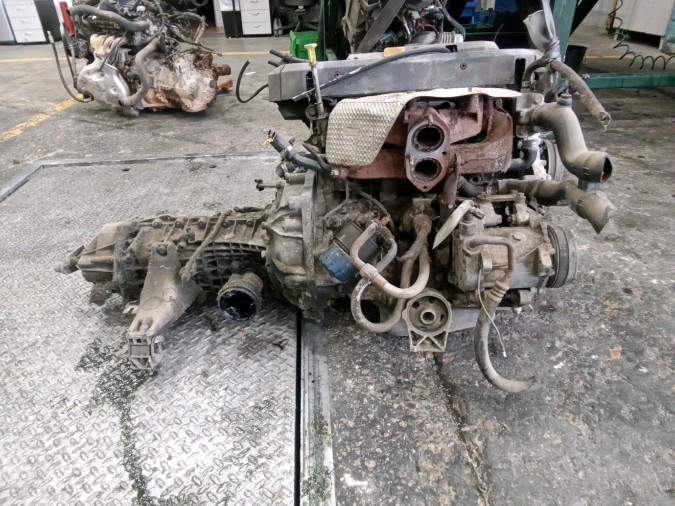 MOTOR CON ACCESORIOS SIN CAJA DE CAMBIOS RENAULT R21 1990