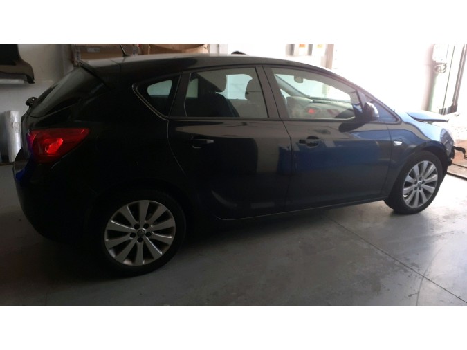 PRETENSOR CINTURÓN DELANTERO DERECHO OPEL ASTRA 2011
