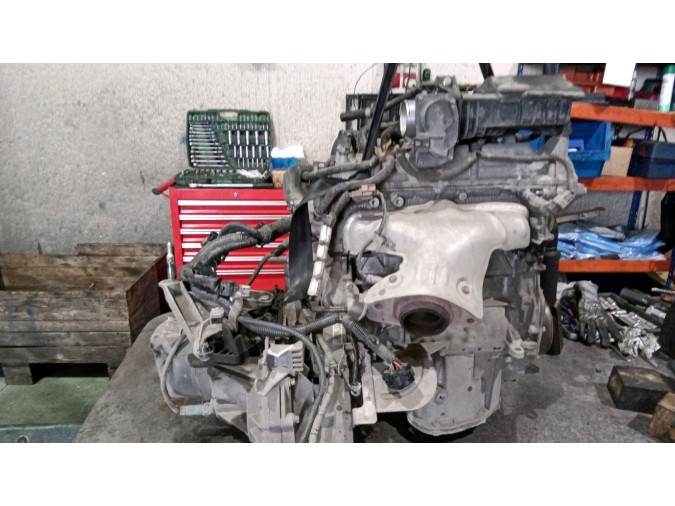 MOTOR CON ACCESORIOS Y CAJA DE CAMBIOS NISSAN JUKE
