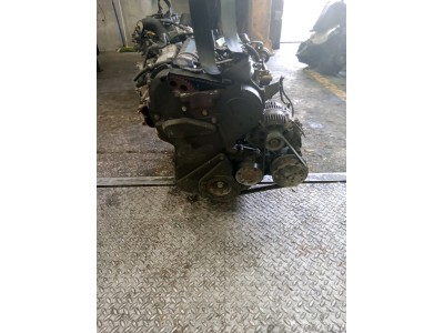 MOTOR CON ACCESORIOS SIN CAJA DE CAMBIOS VOLVO 460 1995