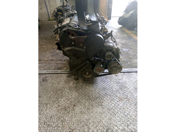 MOTOR CON ACCESORIOS SIN CAJA DE CAMBIOS VOLVO 460 1995