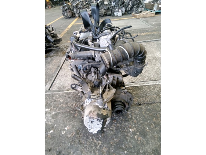 MOTOR CON ACCESORIOS SIN CAJA DE CAMBIOS VOLVO 460 1995