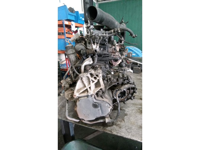 MOTOR CON ACCESORIOS SIN CAJA DE CAMBIOS VOLKSWAGEN GOLF 2000