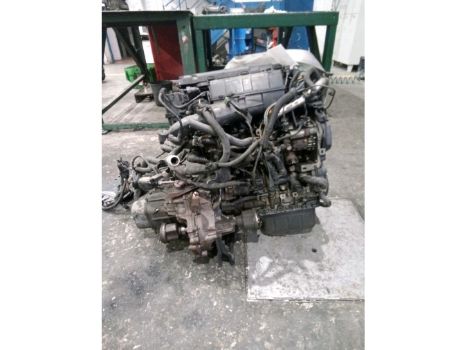 MOTOR CON ACCESORIOS Y CAJA DE CAMBIOS CITROEN C3