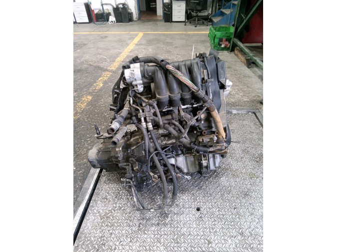 MOTOR CON ACCESORIOS Y CAJA DE CAMBIOS PEUGEOT 206 2004