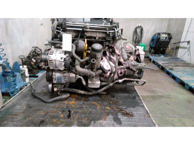MOTOR CON ACCESORIOS SIN CAJA DE CAMBIOS VOLKSWAGEN BORA 2003