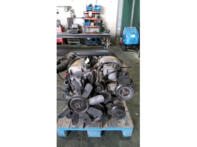 MOTOR CON ACCESORIOS Y CAJA DE CAMBIOS MERCEDES E 290 TURBODIESEL