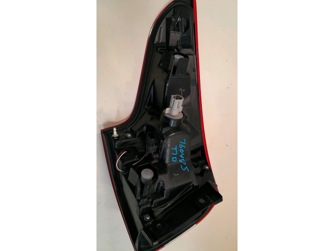 PILOTO TRASERO DERECHO NISSAN QASHQAI 2016