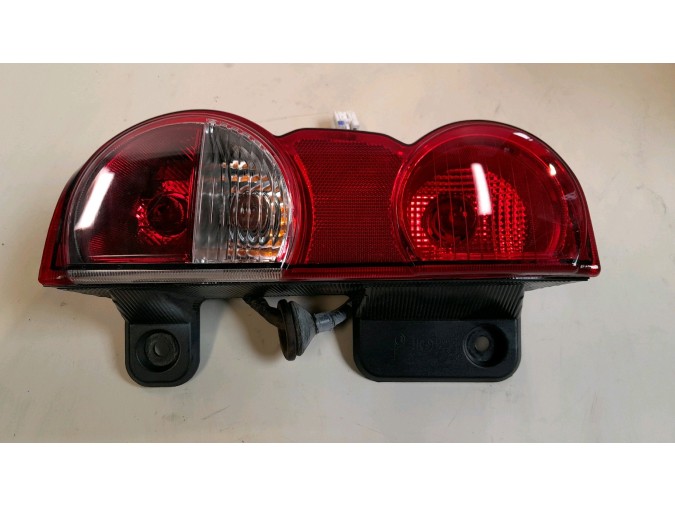 PILOTO TRASERO IZQUIERDO NISSAN NV200 2019