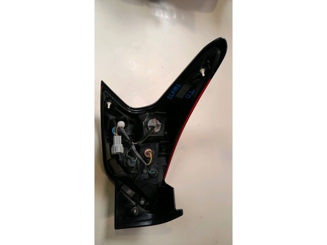 PILOTO TRASERO DERECHO NISSAN MICRA 2019