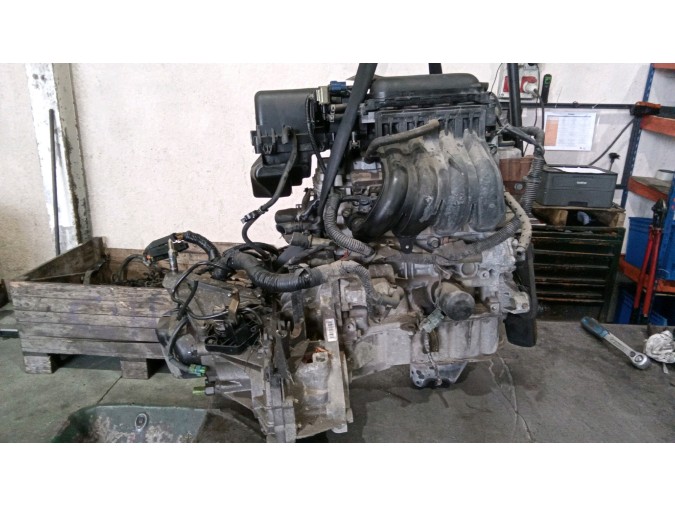 MOTOR CON ACCESORIOS Y CAJA DE CAMBIOS NISSAN MICRA