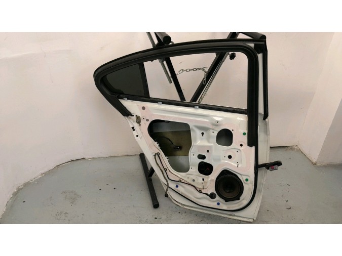 PUERTA TRASERA IZQUIERDA OPEL INSIGNIA BLANCO 2014