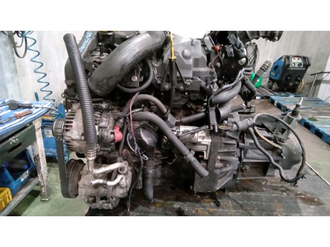 MOTOR CON ACCESORIOS Y CAJA DE CAMBIOS NISSAN NOTE