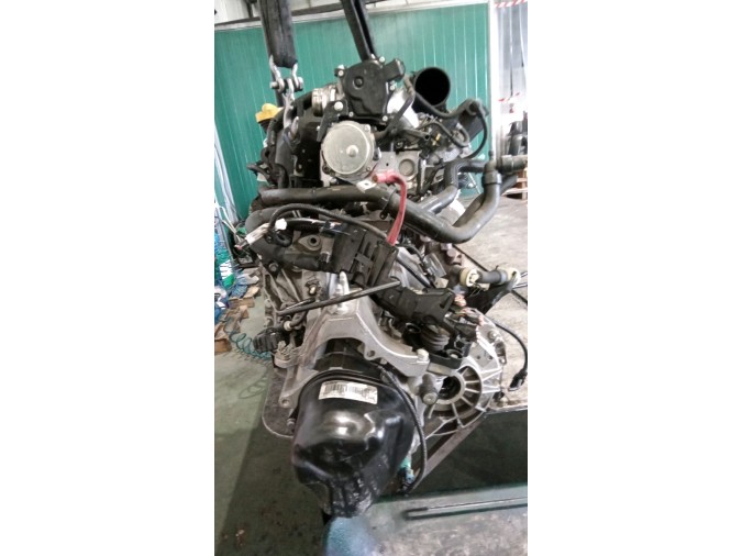 MOTOR CON ACCESORIOS SIN CAJA DE CAMBIOS DACIA SANDERO