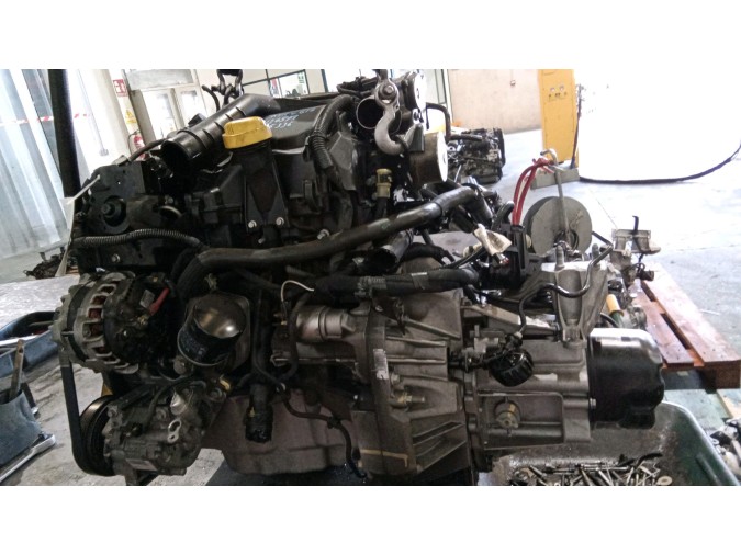 MOTOR CON ACCESORIOS SIN CAJA DE CAMBIOS DACIA SANDERO