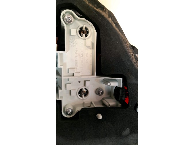PILOTO TRASERO IZQUIERDO MERCEDES S 320 CDI 2007