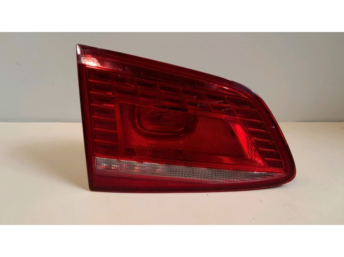 PILOTO TRASERO IZQUIERDO VOLKSWAGEN PASSAT 2014