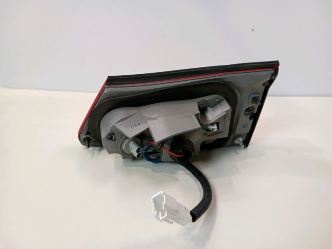 PILOTO TRASERO INTERIOR IZQUIERDO LEXUS IS 200D 2011