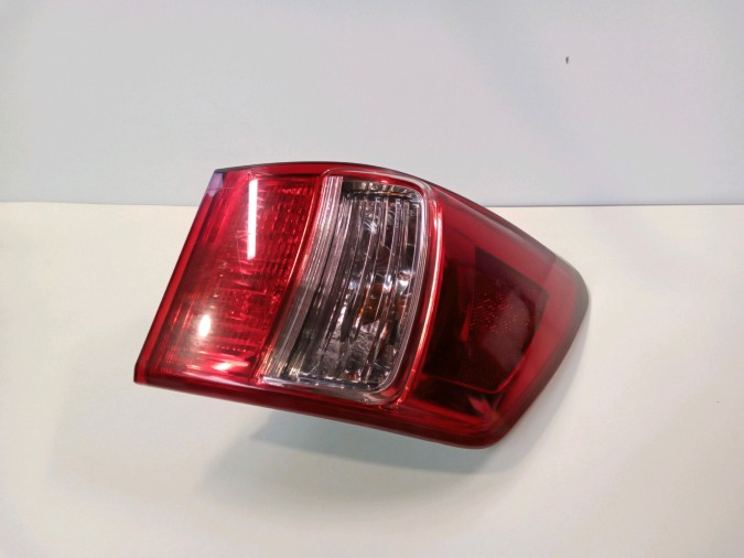 PILOTO TRASERO DERECHO LEXUS IS 200D 2011