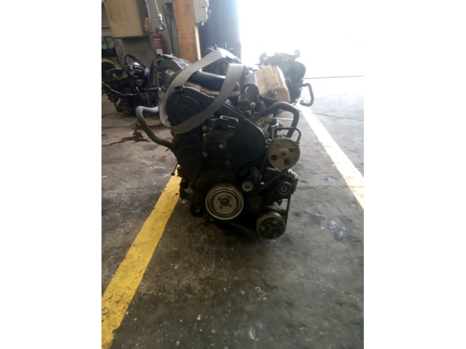 MOTOR CON ACCESORIOS Y CAJA DE CAMBIOS PEUGEOT PART CBESP.P.LAT.DW8 2001