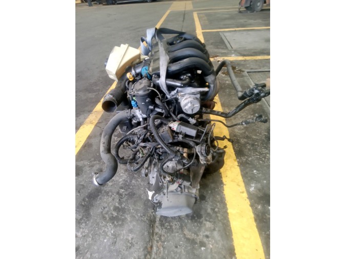 MOTOR CON ACCESORIOS Y CAJA DE CAMBIOS PEUGEOT PART CBESP.P.LAT.DW8 2001