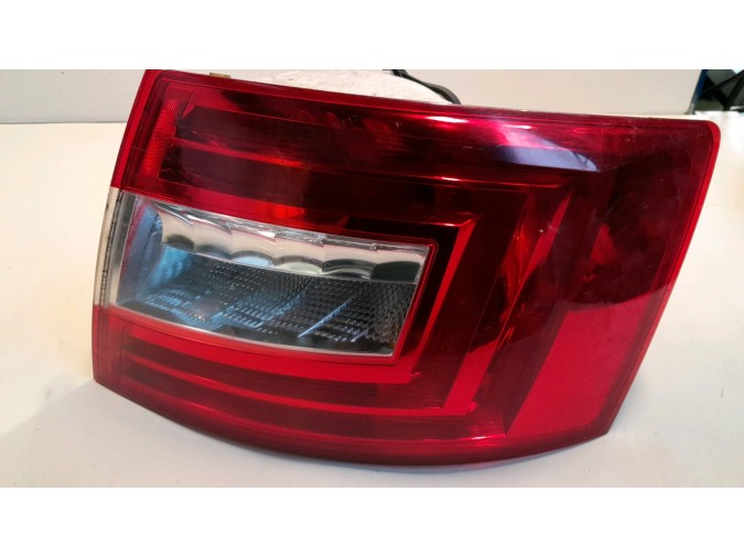 PILOTO TRASERO DERECHO SKODA OCTAVIA 2016