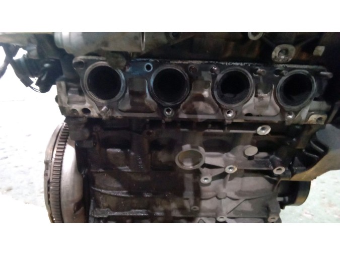 MOTOR CON ACCESORIOS SIN CAJA DE CAMBIOS VOLKSWAGEN PASSAT
