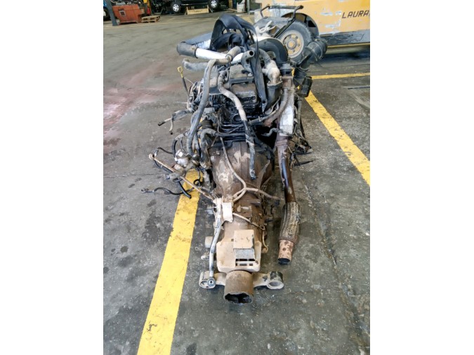 MOTOR CON ACCESORIOS Y CAJA DE CAMBIOS HYUNDAI H100 2002